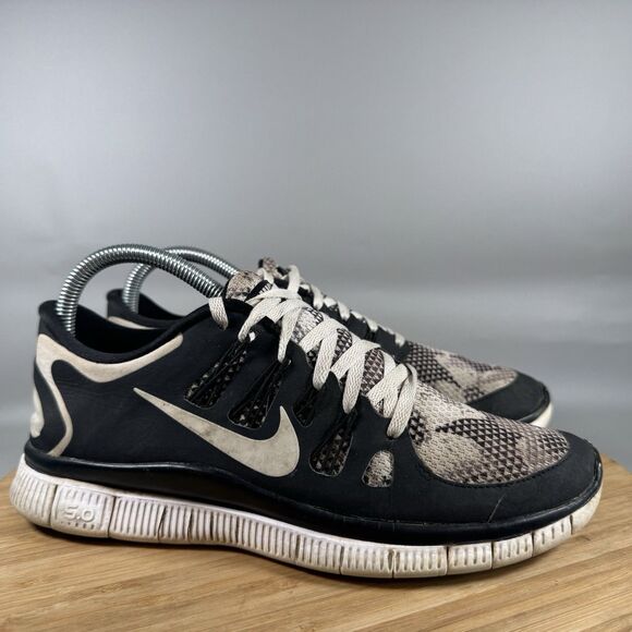 Nike Women's Sz 9 Free Runner 5.0 Sneaker Black Running Shoes - Picture 1 of 8